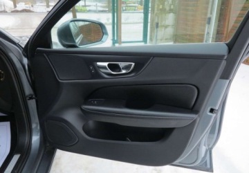 Volvo V60 I Kombi Facelifting 2.0 D3 DRIVE-E 150KM 2018 Volvo V60 Volvo V60 D3 Momentum 2.0 Diesel 150KM, zdjęcie 23