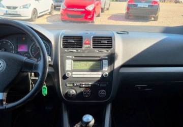 Volkswagen Golf V Hatchback 1.6 i 102KM 2006 Volkswagen Golf 1,6 MPI 102 KM 1.6 Benzyna 102KM, zdjęcie 11
