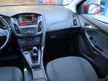 Ford Focus III Hatchback 5d facelifting 1.0 EcoBoost 125KM 2015 Ford Focus 1.0 EcoBoost, Salon Polska, Serwis ASO, zdjęcie 7