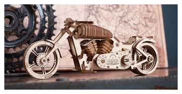 Деревянная модель мотоцикла, передвижная для сборки.