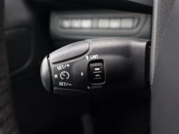 Peugeot 2008 I SUV Facelifting 1.2 PureTech 110KM 2016 Peugeot 2008 1.2 PureTech, Salon Polska, zdjęcie 15