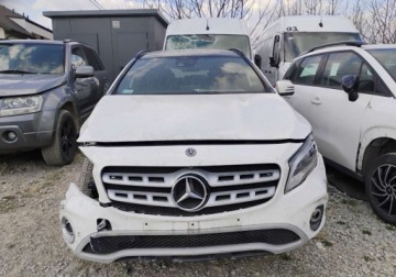 Mercedes GLA I 2017 Mercedes-Benz GLA 122017r, 1.6 Benzyna. AUTOMAT. Uszkodzone boki. Pali., zdjęcie 13