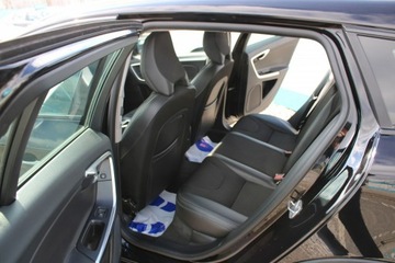 Volvo V60 I Kombi Facelifting 2.0 D4 DRIVE-E 190KM 2018 Volvo V60 Cross Country Momentum 190HP F-vat Salon, zdjęcie 17