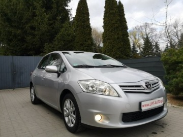 Toyota Auris I Hatchback 5d Facelifting 1.6 Valvematic 132KM 2011 Toyota Auris 1.6 Benzyna 132KM Klimatr LIFT Isofix, zdjęcie 2