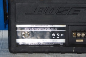 Динамик Bose 102 для поверхностного монтажа.