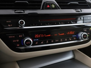 BMW Seria 5 G30-G31 Limuzyna 520d 190KM 2017 BMW 520 4x4 automat full LED skóra navi kamera i, zdjęcie 27