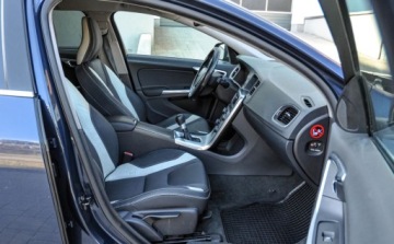 Volvo V60 I Kombi 2.0 D3 163KM 2011 Volvo V60 2,0d 163KM Bezwypadkowy R-Design 2.0 Diesel 163KM, zdjęcie 10