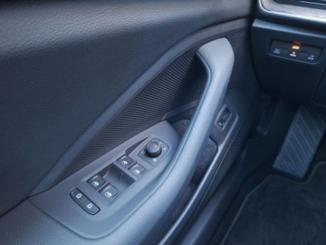 Skoda Superb III Kombi Facelifting 2.0 TDI SCR 150KM 2024 Skoda Superb LaurinKlement Matrix Panorama Navi Head-up Canton Hak FV, zdjęcie 17