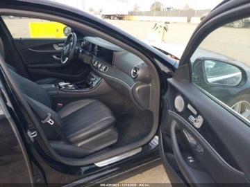 Mercedes Klasa E W213 2017 Mercedes-Benz Klasa E 2017 MERCEDES-BENZ E 300 2.0 Benzyna 241KM, zdjęcie 4