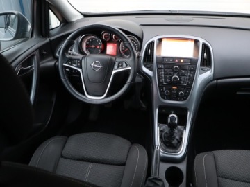 Opel Astra J Sports Tourer Facelifting 1.4 Turbo ECOTEC 140KM 2014 Opel Astra 1.4 T, Navi, Klima, Tempomat, zdjęcie 6