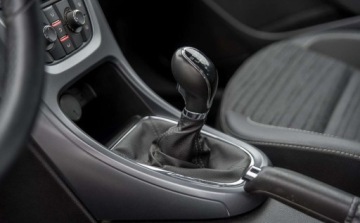 Opel Astra J GTC 1.4 Turbo ECOTEC 120KM 2015 Opel Astra Opel Astra 1.4 Benzyna 120KM, zdjęcie 23