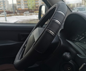 HYUNDAI i10 i20 i30 i40 ix35 Tucson Getz Na kierownicę perforowany CHROM