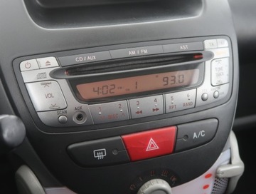 Peugeot 107 Hatchback 5d 1.0 12V 68KM 2010 Peugeot 107 1.0, Salon Polska, Klima,ALU, zdjęcie 12