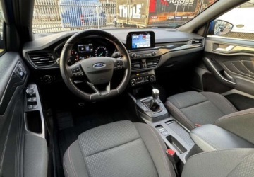 Ford Focus III Kombi Facelifting 1.5 EcoBoost 150KM 2018 Ford Focus SW Ford Focus SW 1.5 EcoBoost ST-Line ASS 1.5 Benzyna 150KM, zdjęcie 4