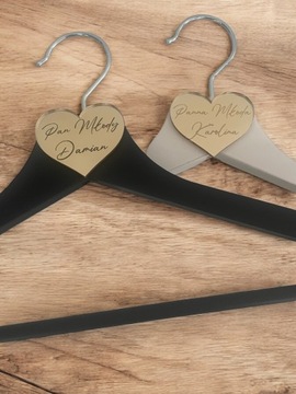 СВАДЕБНЫЕ ВЕШАЛКИ НЕВЕСТА ЖЕНИХ ЗОЛОТАЯ НАДПИСЬ + ИМЕНА В СЕРДЦЕ