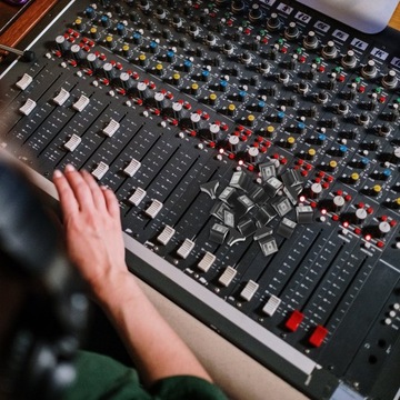 ДЕМПФЕРНЫЕ КРЫШКИ ДЛЯ МИКШЕРНОЙ РУЧКИ НА СДВИЖНОЙ КОНСОЛИ КЛАВИАТУРЫ