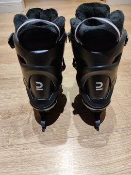 Коньки Oxelo 39, нерегулируемые, дополнительно заточены в Decathlon.