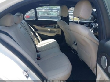 Mercedes Klasa E W213 2018 Mercedes-Benz Klasa E 2018 MERCEDES-BENZ E 300 4MATIC 2.0 Benzyna 241KM, zdjęcie 14