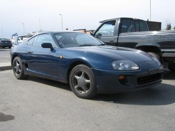 SKLO (OKNO) PŘEDNÍ TOYOTA SUPRA A