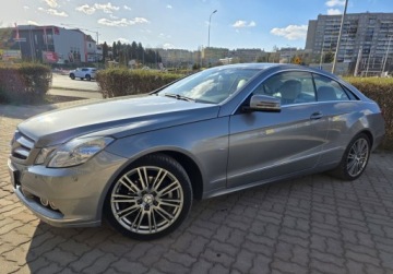 Mercedes Klasa E W212 Coupe 200 CGI BlueEFFICIENCY 184KM 2011 Mercedes-Benz Klasa E Wzorowy E 200 Coupe - 121Tkm - Bezwypadkowy 1.8, zdjęcie 3