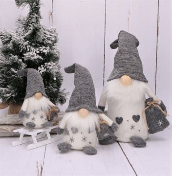 Белый эльф в серой новогодней шапке, 20 см.