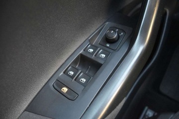 Volkswagen Polo V Hatchback 3d Facelifting 1.0 75KM 2017 Volkswagen Polo SalonPL 75KM MPI Trendline Pakiety Czujniki x2 Klimatyzajc, zdjęcie 23