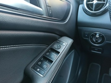 Mercedes GLA I Off-Roader Facelifting 1.6 200 156KM 2019 Mercedes GLA 200 56 tys km, bogata opcja, zdjęcie 18