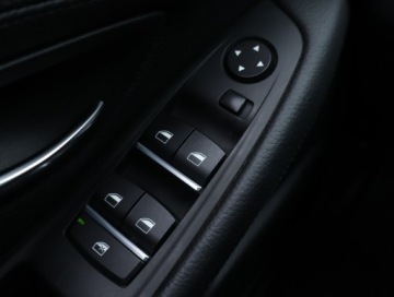 BMW Seria 5 F10-F11 Touring Facelifting 520d 190KM 2016 BMW 5 520d xDrive, 187 KM, 4X4, Automat, Skóra, zdjęcie 15