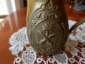 латунный кувшин