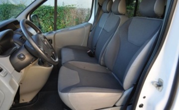 Opel Vivaro A Combi L1 2.0 CDTI 115KM 2014 Opel Vivaro L2H1 2.0 DCI 9 osobowy Nawigacja TOMTOM Klimatyzacja 2.0 115KM, zdjęcie 2
