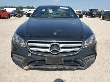 Mercedes Klasa E W213 2019 Mercedes-Benz Klasa E 2019 Mercedes-Benz E-Class E 300 RWD Sedan 2.0 241KM, zdjęcie 4