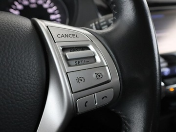 Nissan Qashqai II Crossover 1.6 DIG-T 163KM 2017 Nissan Qashqai Navi Kamera cofania Klimatyzacja, zdjęcie 28