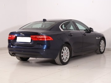 Jaguar XE Sedan 2.0 i4 180KM 2018 Jaguar XE 20d, 177 KM, Automat, Skóra, Navi, zdjęcie 4