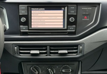 Volkswagen Polo VI Hatchback 5d 1.0 TSI 95KM 2018 Volkswagen Polo salon Polska. Serwis ASO. Czujniki Benzyna 95KM, zdjęcie 5