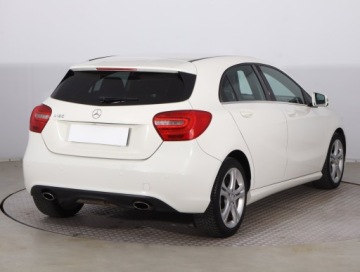 Mercedes Klasa A W176 Hatchback 5d 1.6 180 BlueEFFICIENCY 122KM 2013 Mercedes A A 180, Skóra, Xenon, Bi-Xenon, Klima, zdjęcie 4