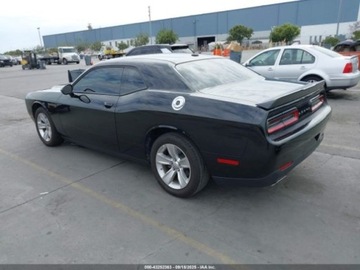 Dodge Challenger III 2023 Dodge Challenger DODGE CHALLENGER SXT 3.6 Benzyna 303KM, zdjęcie 2