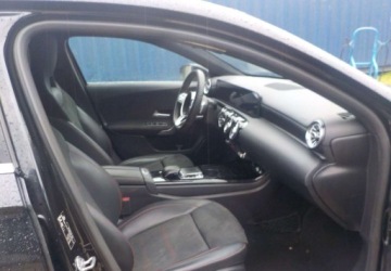 Mercedes Klasa A W177/V177 Hatchback 1.5 180d 116KM 2018 Mercedes-Benz Klasa A AMG Okazja 1.5 Diesel 116KM, zdjęcie 10