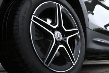 Mercedes GLB SUV 2.0 220d 190KM 2025 MERCEDES-BENZ GLB 220 d 4-Matic AMG Line 2.0 (190KM) 2025, zdjęcie 4