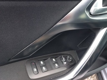 Peugeot 2008 I SUV Facelifting 1.2 PureTech 110KM 2017 Peugeot 2008 Navi Klimatronik Sensor Alu PDC 1.2 Benzyna 110KM, zdjęcie 8