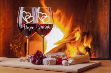 ПОДАРОК ​​НА ДЕНЬ МАТЕРИ НА БОКАЛЕ ВИНА С ГРАВИРОВКОЙ