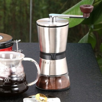 Ручная кофемолка с 8 настройками.