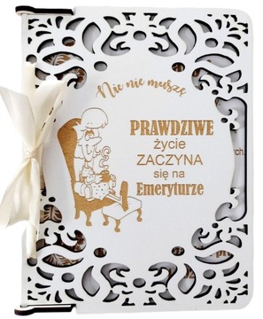 Drewniana duża kartka EMERYTURA z grawer 13x18 E2