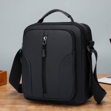 МУЖСКАЯ СПОРТИВНАЯ НАСТЕННАЯ СУМКА CLASSIC, ЧЕРНАЯ