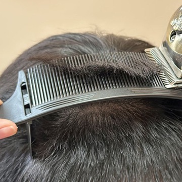 ПРОФЕССИОНАЛЬНЫЕ ПАРИКМАХЕРСКИЕ РАСЧЕСКИ - ПЛАСТИКОВЫЕ, ЭРГОНОМИЧНЫЕ