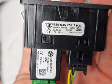 HNÍZDO VSTUP PORT USB AUX PORSCHE MACAN 95B035252A 5Q0035726E