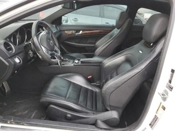 Mercedes Klasa C W204 2012 Mercedes-Benz Klasa C 63 Amg 2012 6.3 Benzyna 451KM, zdjęcie 6