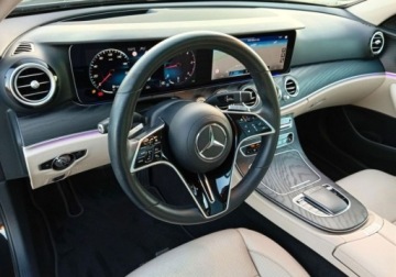 Mercedes Klasa E W213 Limuzyna Facelifting 2.0 E220d 194KM 2021 Mercedes-Benz Klasa E Salon PL AMG Airmatic Burmester LED Kam360 Distronic, zdjęcie 9