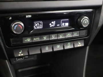 Skoda Rapid II Liftback Facelifting 1.0 TSI 110KM 2018 Skoda Rapid 1.0 TSI, Salon Polska, Serwis ASO, zdjęcie 18