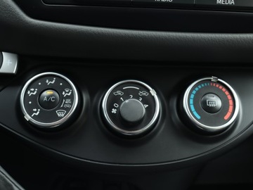 Toyota Yaris III Hatchback 5d Facelifting 1.0 VVT-i 69KM 2015 Toyota Yaris 1.0 VVT-i, Salon Polska, Klima, zdjęcie 12