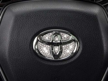 Dekoracja logo na kierownicy samochodu TOYOTA. HIT
